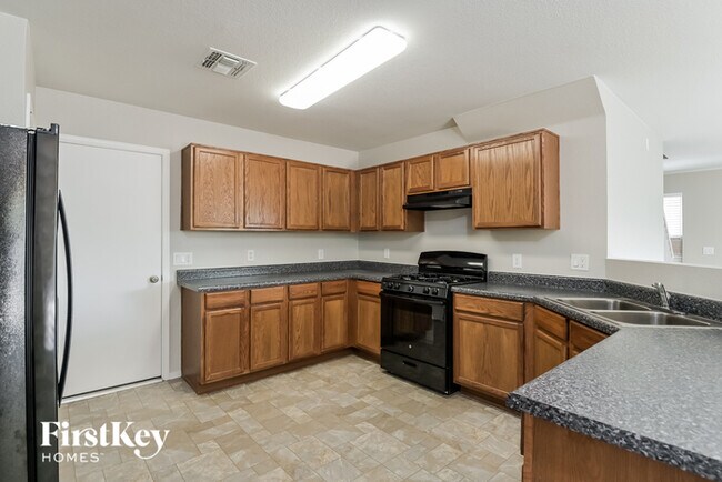 Foto del edificio - 6140 E Bramble St
