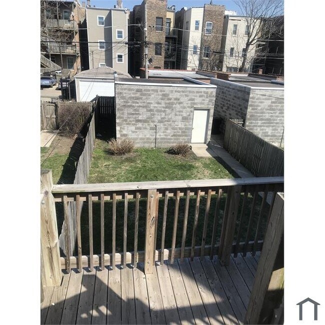 Foto del edificio - 4733 S Indiana Ave