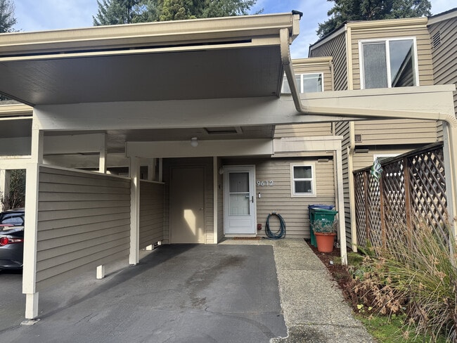 Building Photo - 9612 NE 121st Ln