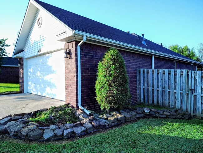 Building Photo - 311 Ketch Ct