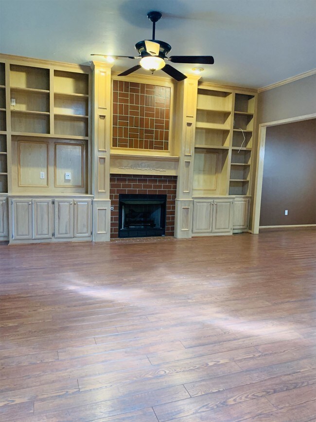 Building Photo - 2707 Pine Valley