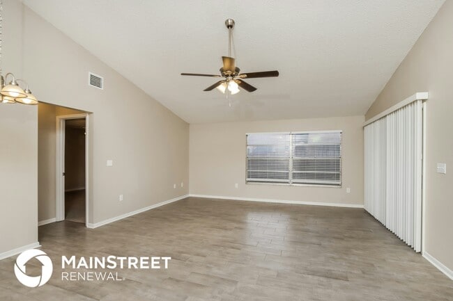 Foto del edificio - 865 Pine Wood Ave