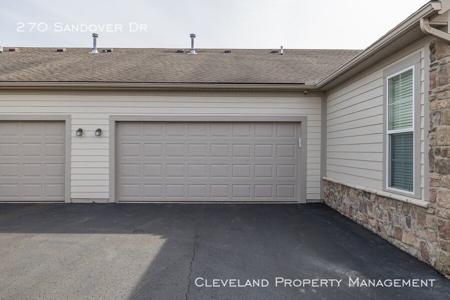 Primary Photo - Bright 2 Bedroom Ranch Style Condo