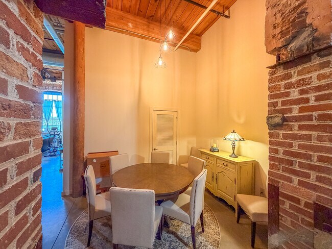 Foto del edificio - 328 Mills Ave