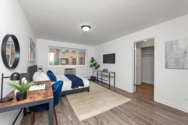 Foto del edificio - 6211 N Kenmore Ave