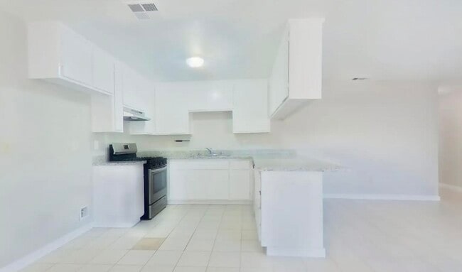 Foto del edificio - SINGLE FAMILY READY FOR RENT