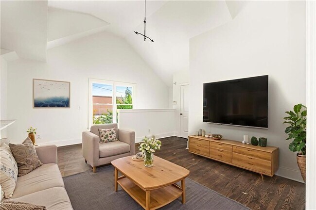 Photo - 94 Lucy St SE House