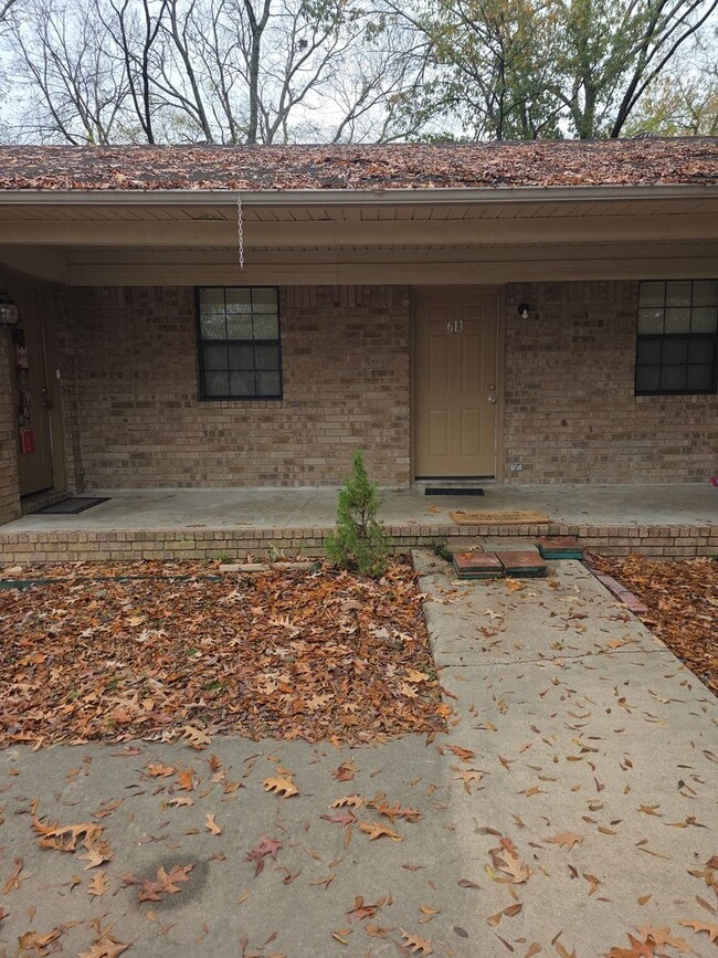 Building Photo - 611-615 N Greenwich Ave