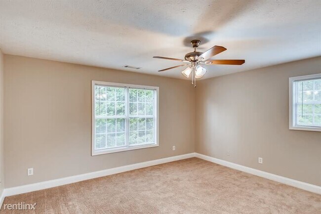 Foto del edificio - 5 br, 3.5 bath House - 144 Moss Pointe Dr ...