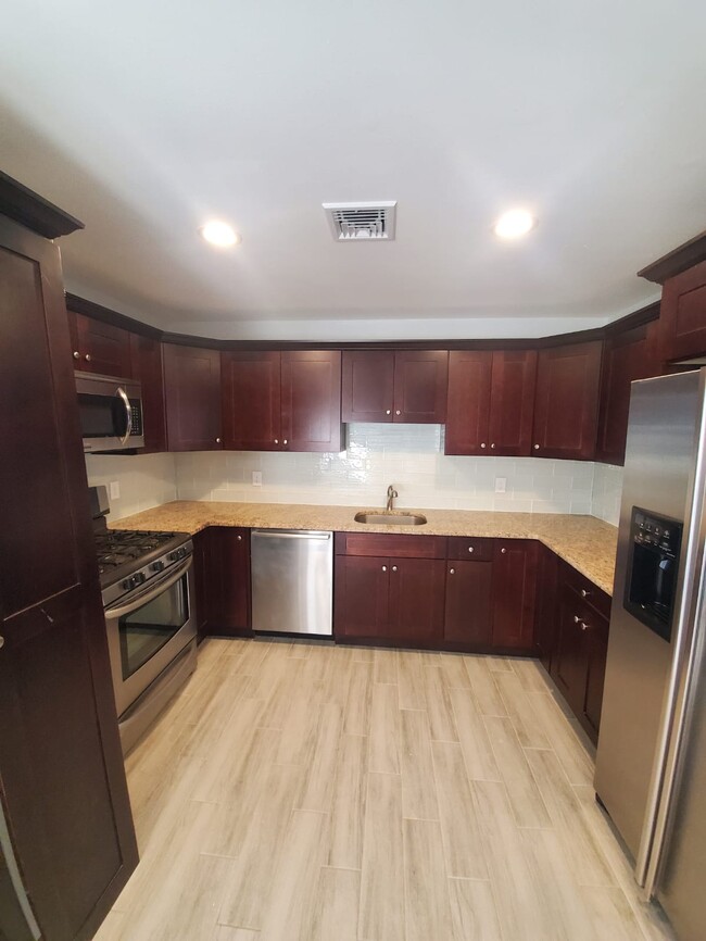 Foto del edificio - 429 Midland Ave