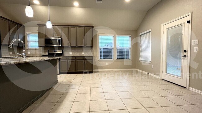 Building Photo - 2516 Linwood Dr