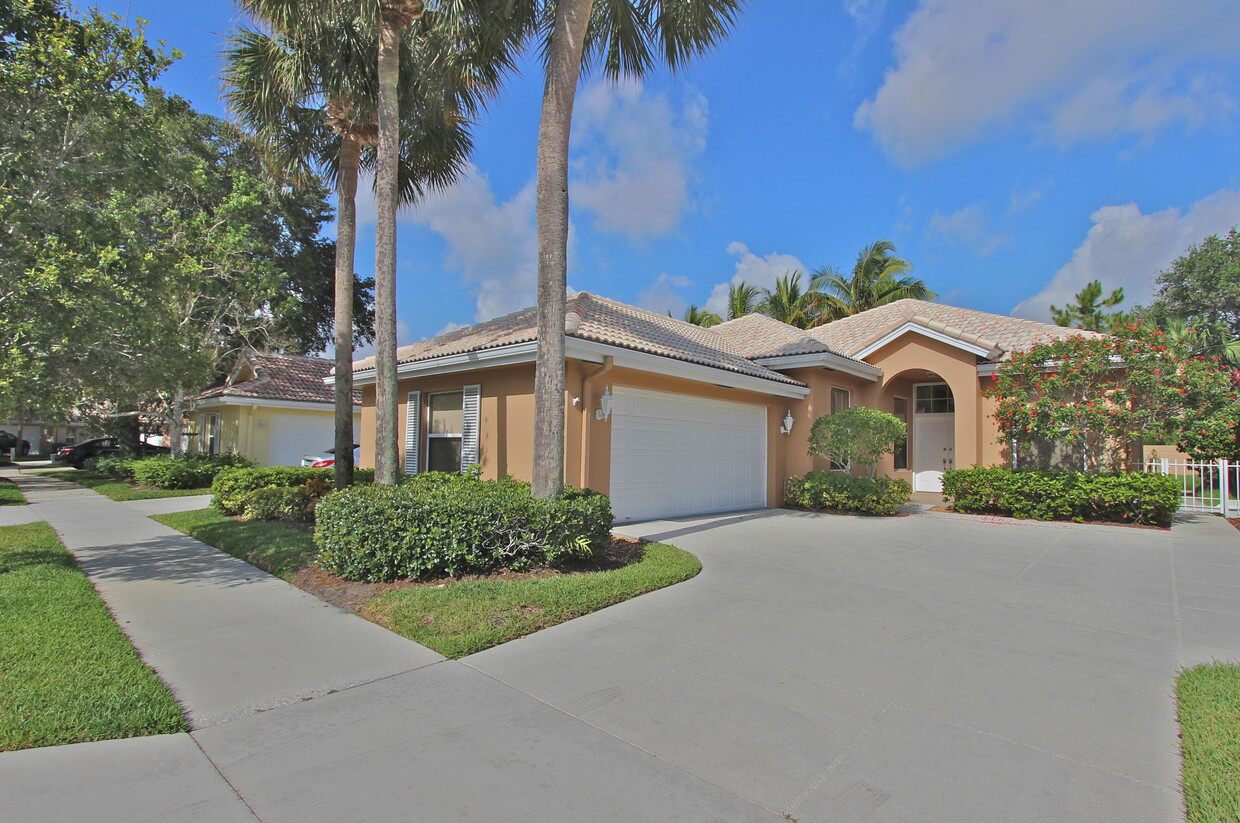 Primary Photo - 200 S Hampton Dr