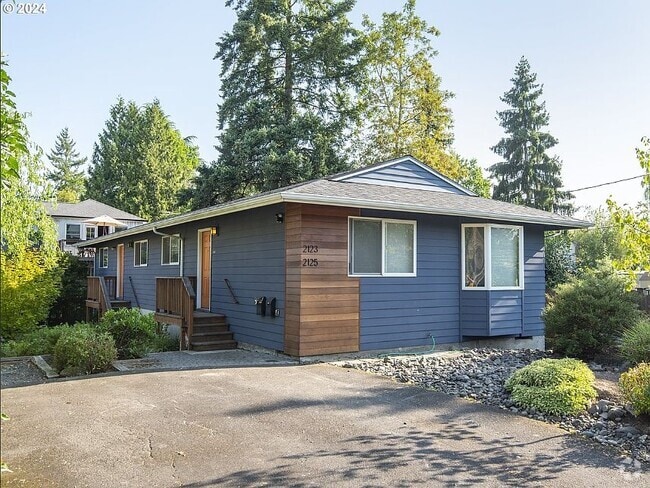 Building Photo - 2123 SE Sherrett St
