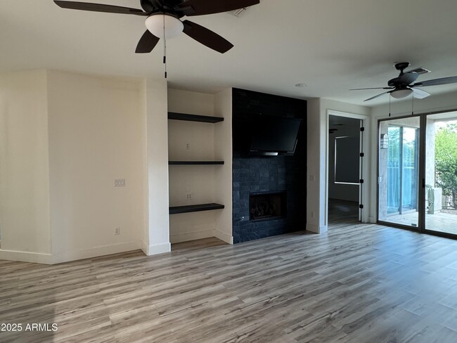 Foto del edificio - 7580 E Earll Dr