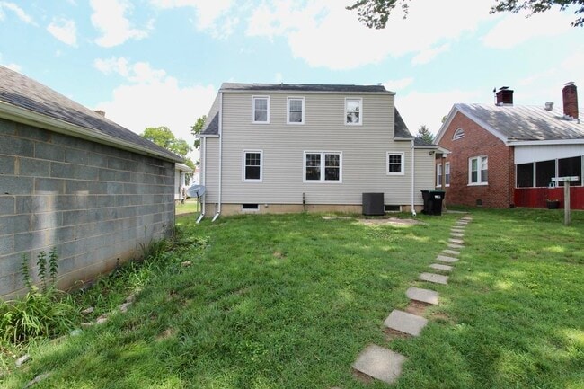 Building Photo - 103 Dinkel Ave