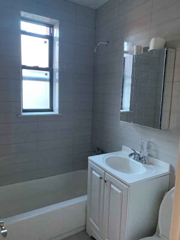 Foto del edificio - 240 Ocean Pkwy