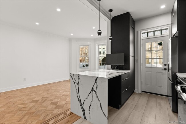 Building Photo - 61-33 Palmetto St