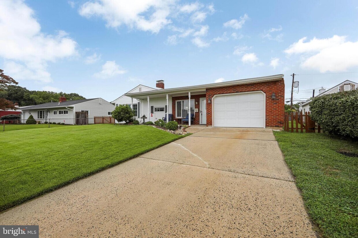 15 Silver Birch Ln, Levittown, PA 19055 House Rental in Levittown, PA