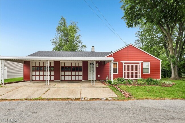 Foto del edificio - 686 Portage Lakes Drive