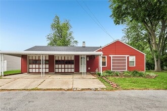 Building Photo - 686 Portage Lakes Drive