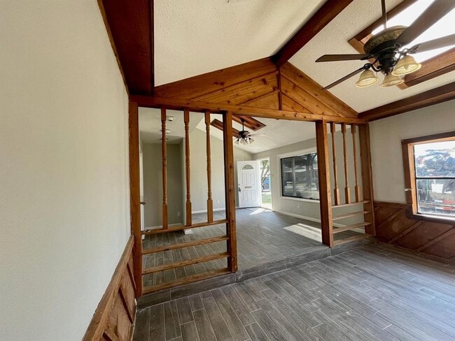Building Photo - 1009 Longley St