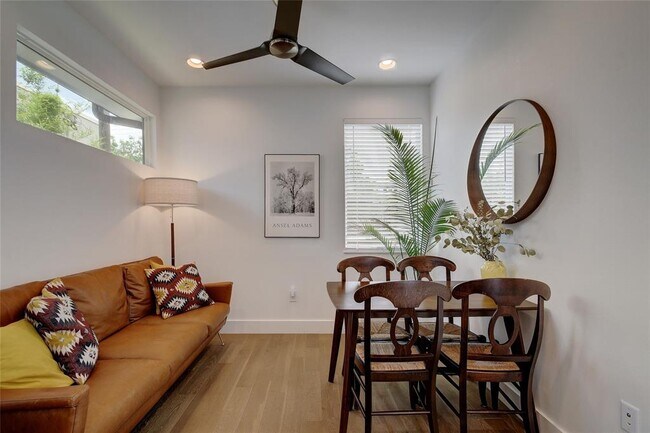 Foto del edificio - 804 W Oltorf St