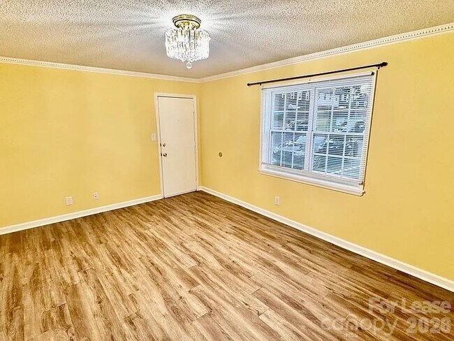 Foto del edificio - 5808 Hunting Ridge Ln