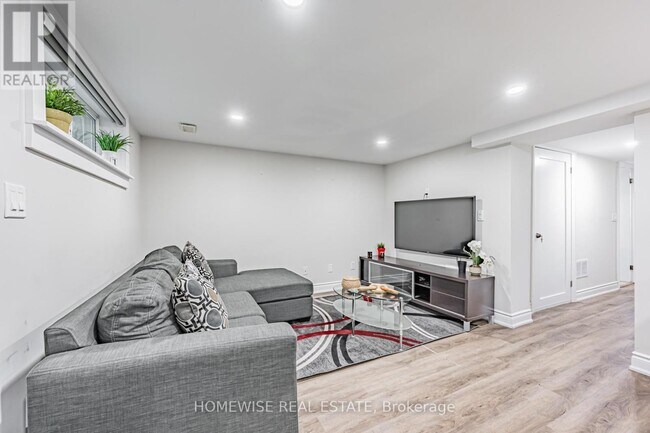 Building Photo - 68 Fairleigh Crescent