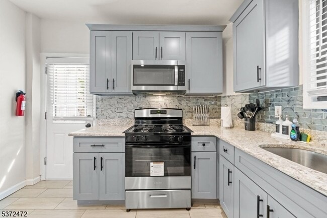 Building Photo - 39 Emmet St