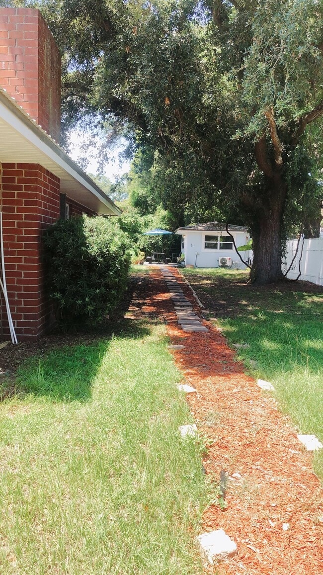 Building Photo - 3033 Parkwood Dr