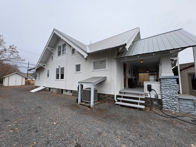 Building Photo - Gorgeous Historic Home for Rent in Ephrata