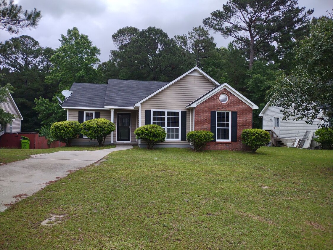 Primary Photo - Charming Three Bedroom Home Located in Nor...