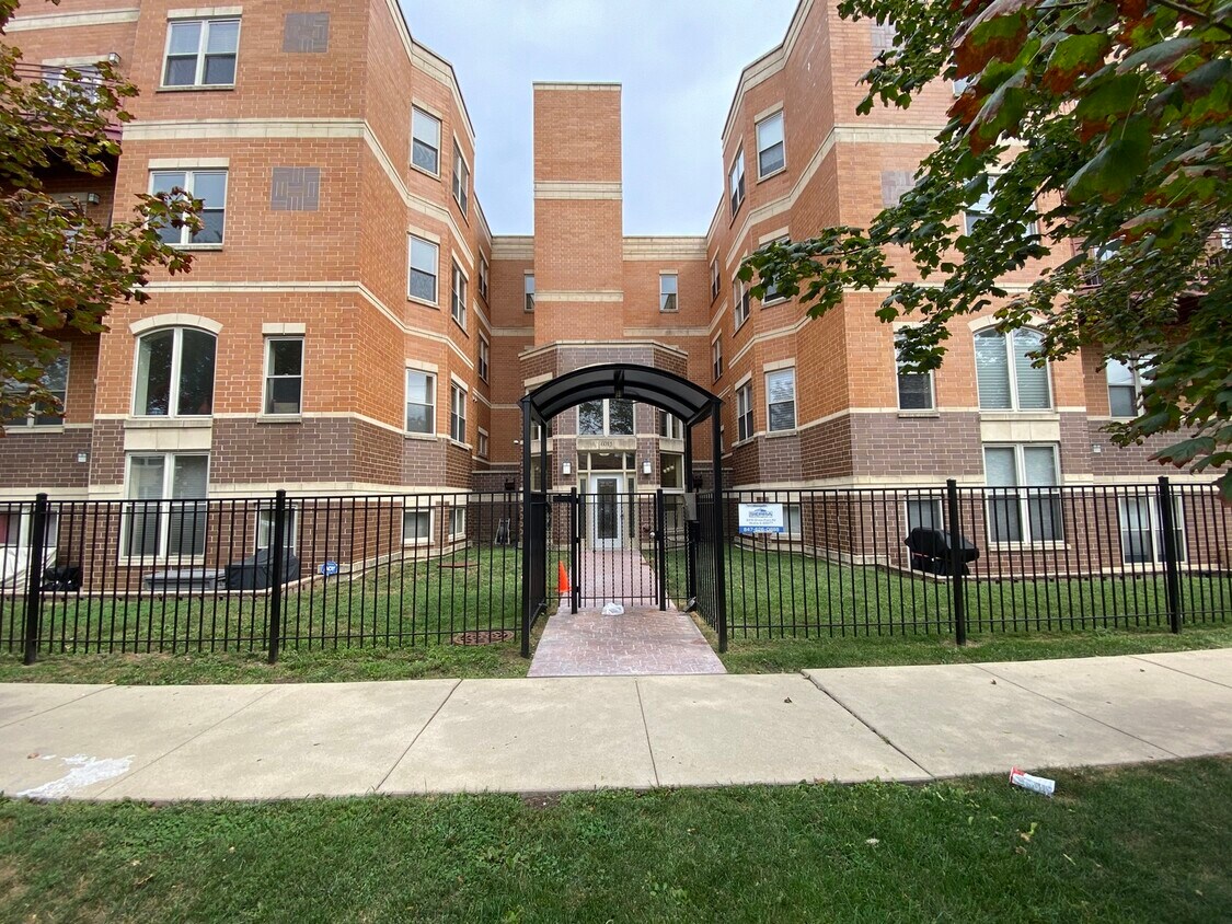 6015 N Mozart St Unit 205, Chicago, IL 60659 Condo for Rent in