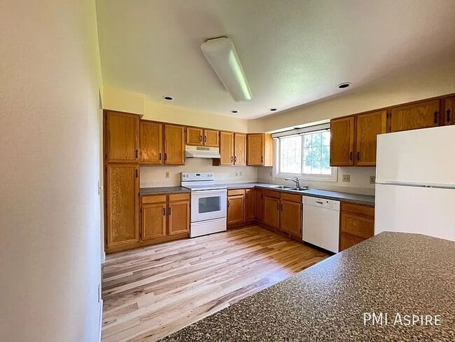 Building Photo - Beautiful Townhome in 55 Plus Community