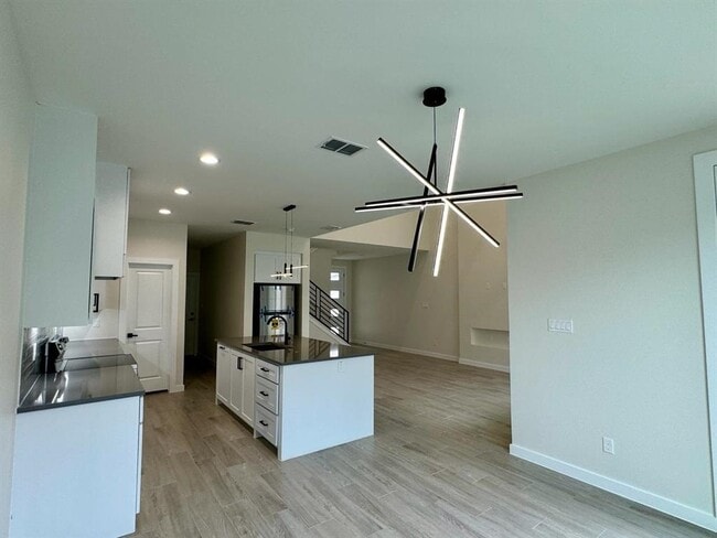 Building Photo - 7511 Cresta Bella St