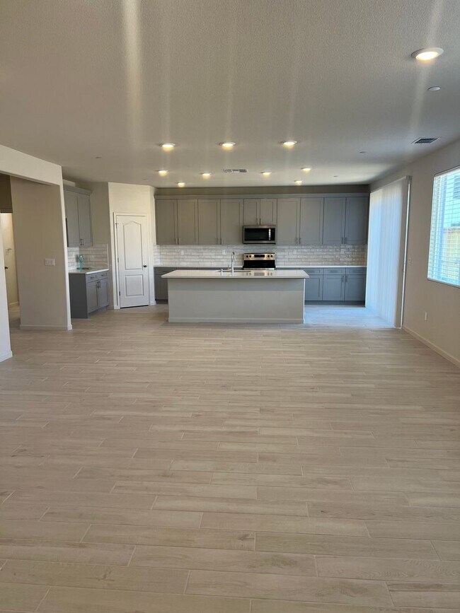 Foto del edificio - Brand New in Elk Grove