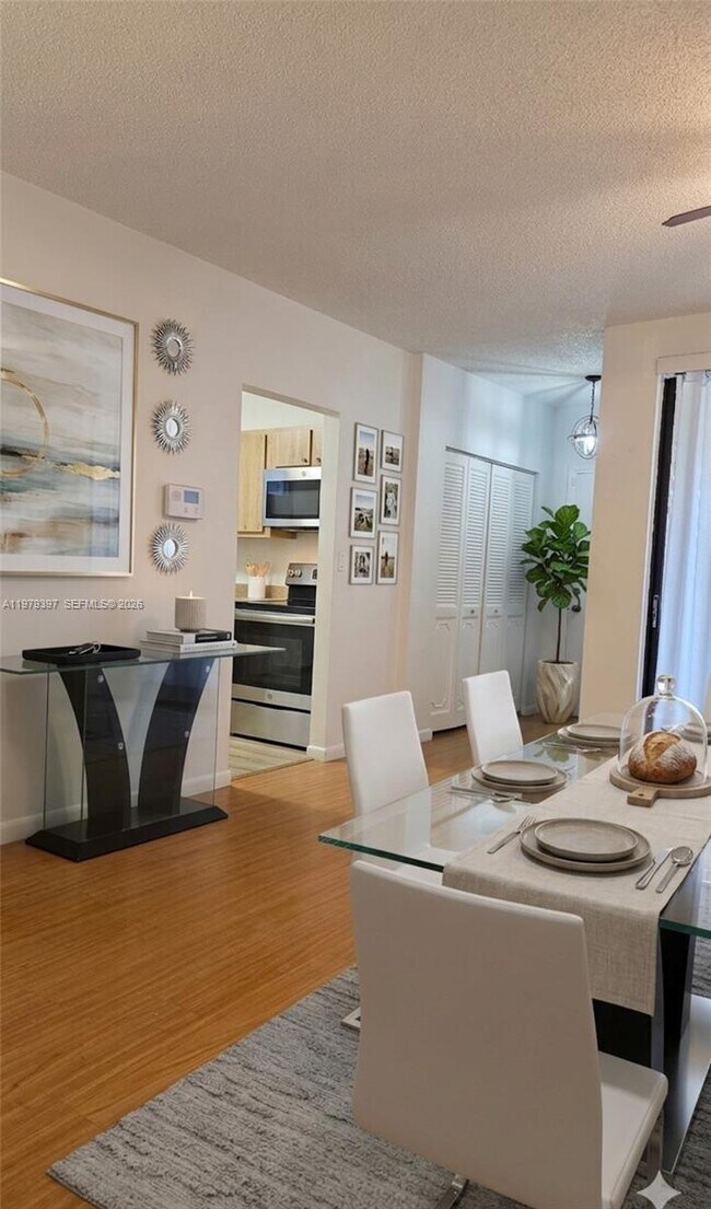Foto del edificio - 750 NE 199th St