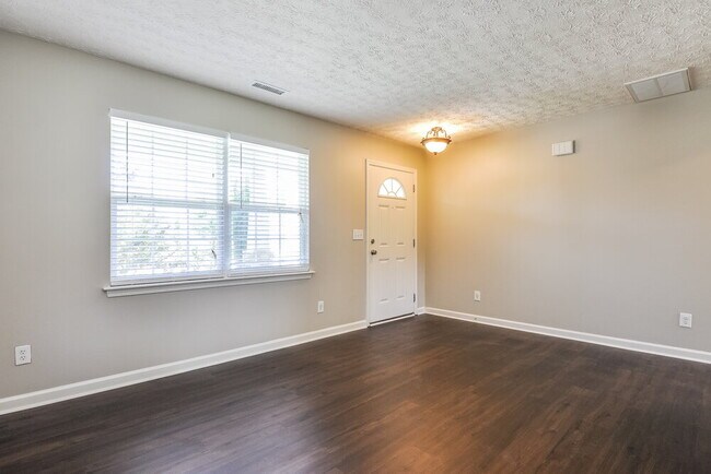 Foto del edificio - 1109 Braemar Highland Dr
