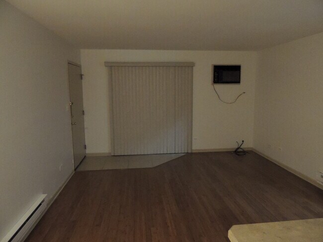 Living Room - 646 Daisy Ln