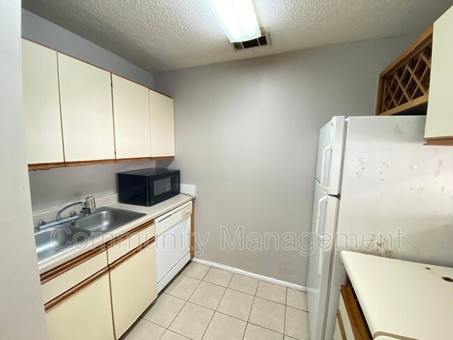 Building Photo - 9139 Ridge Pine Dr