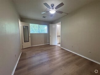 Building Photo - 10810 Sugar Hill Dr