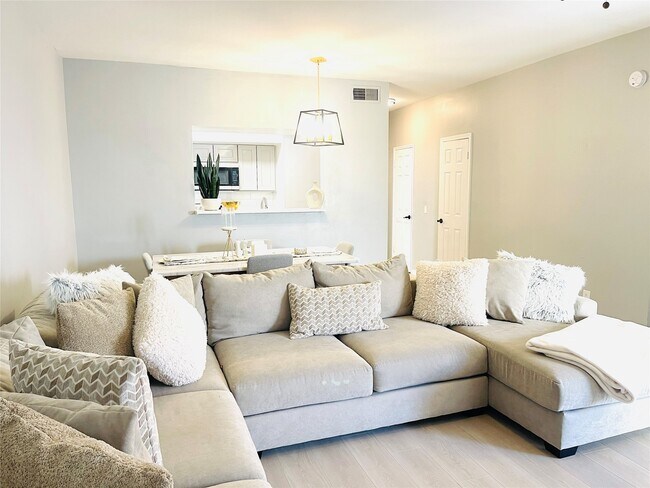 Foto del edificio - 7284 Regency Square Ct