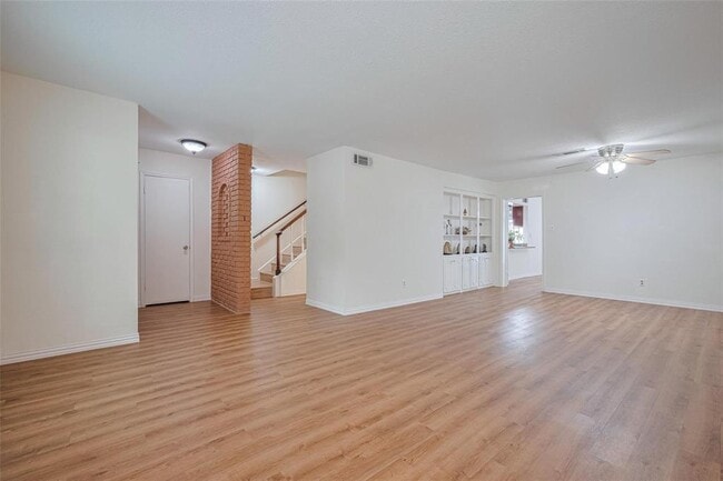Foto del edificio - 13040 Trail Hollow Dr