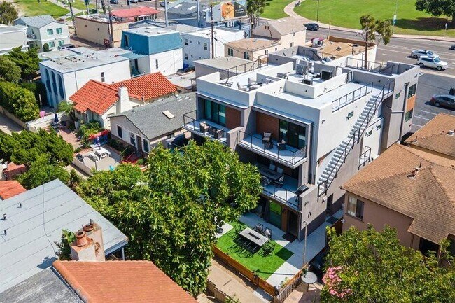 Foto del edificio - 823 Island Ct