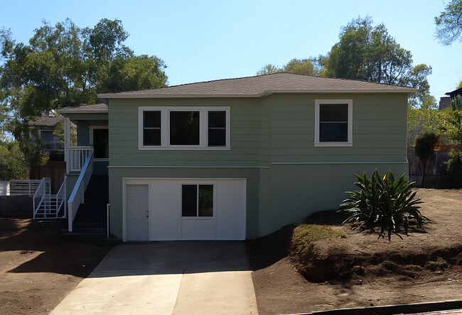 Foto del edificio - Beautiful 2bd/1ba Upstairs Duplex with a H...