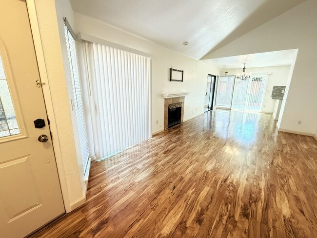 Building Photo - 208 Grovewood Loop N