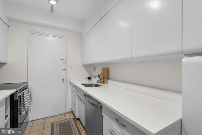 Foto del edificio - 4301 Massachusetts Ave NW