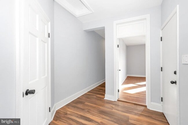 Building Photo - 230 S Market St