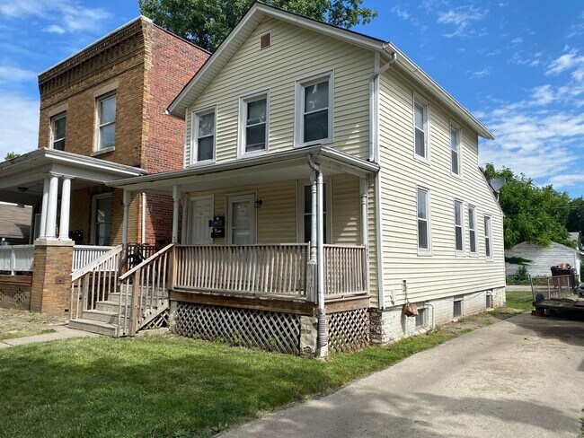 Building Photo - 608 1/2 E Monroe