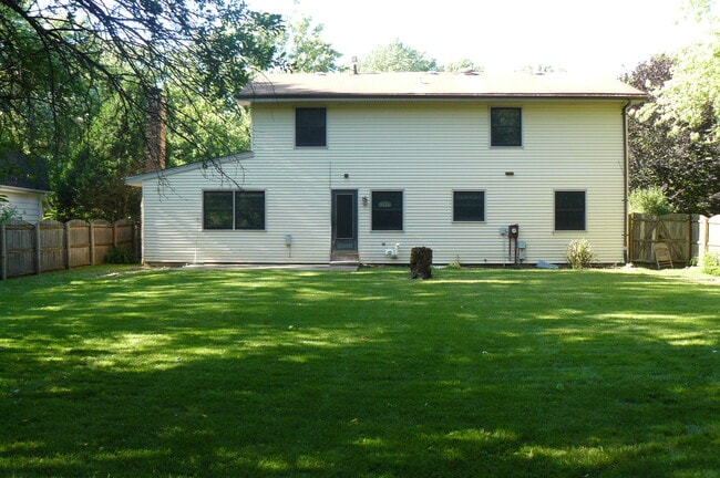 Building Photo - 12 W Bailey Rd